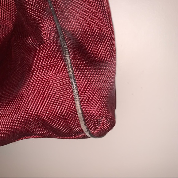 Elegant Red Hobo Bag with Gold Details - Picture 12 of 15